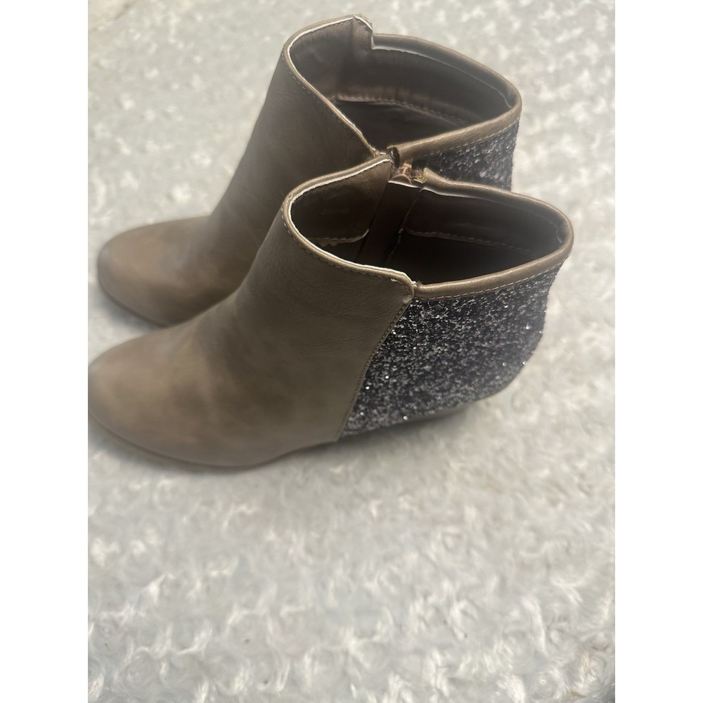 Women's US 8.5 Taupe/Black Ankle Booties Round Toe Side Zip Glitter Accent